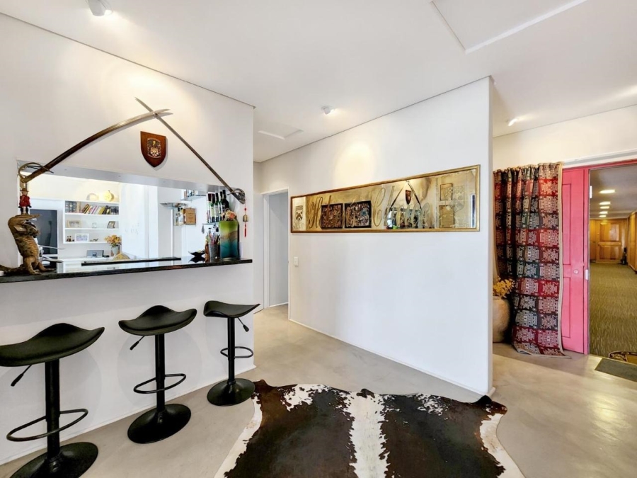 To Let 4 Bedroom Property for Rent in Sea Point Western Cape